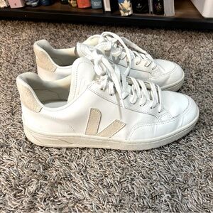 Veja V-12, women’s 10, basically new!